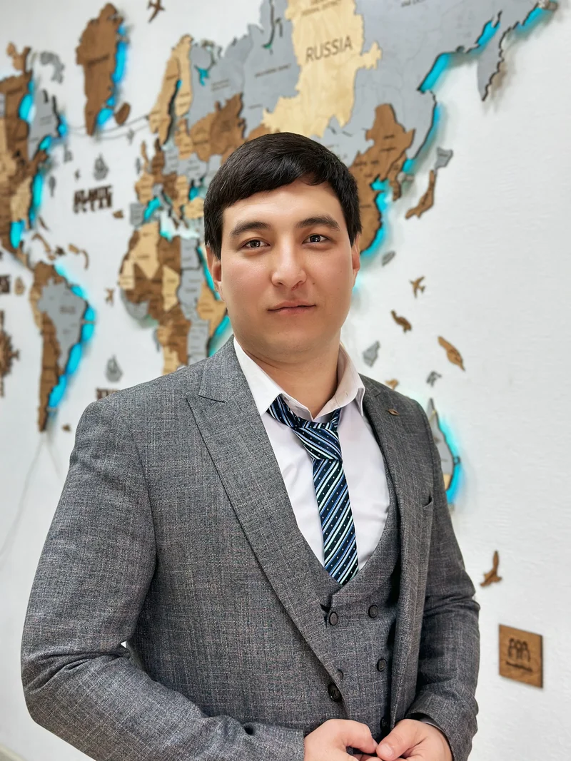 Ихлас — Менеджер визового отдела